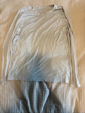 lululemon athletica Men's Long Sleeve Crew in Light Gray